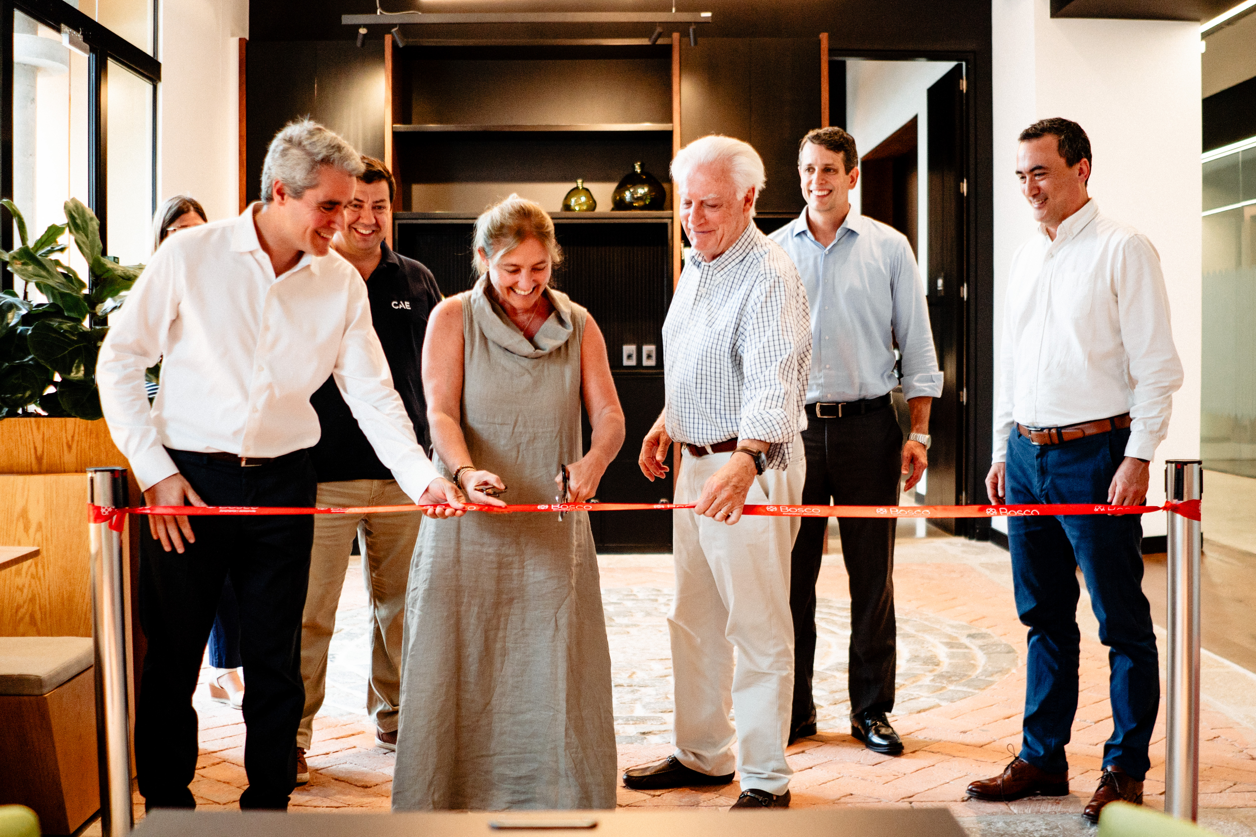 Orlando Dovat, Martin Dovat y clientes del edificio Bosco